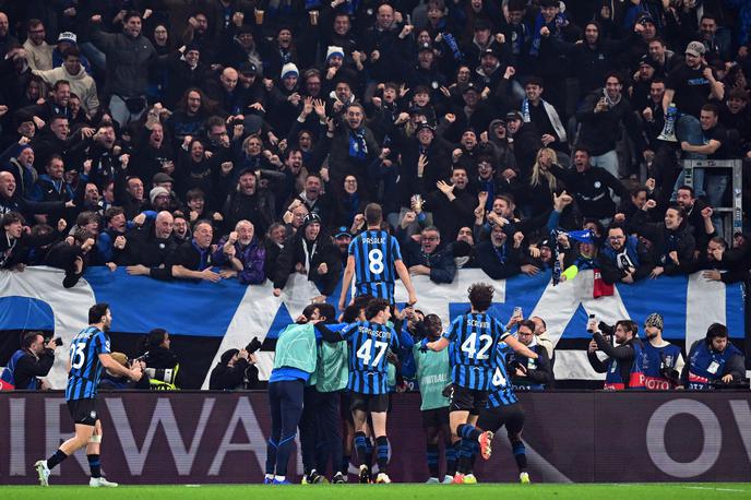 Atalanta | Navdušenje nogometašev in navijačev Atalanta po zadetku Maria Pašalića za 3:0, ki pelje ekipo iz Bergama v osmino finala. | Foto Reuters