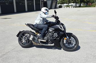 Ducati Diavel V4: slog, moč in drznost – ta motocikel želi biti opažen #foto