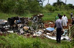 Od 110 potnikov na letalu nesrečo preživeli trije