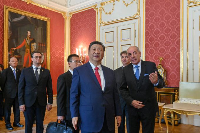 Ši je na srečanju s Sulyokom dejal, da sodelovanje med Kitajsko in Madžarsko temelji na medsebojnem spoštovanju in zaupanju. | Foto: Reuters