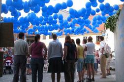 Začenja se Kamfest