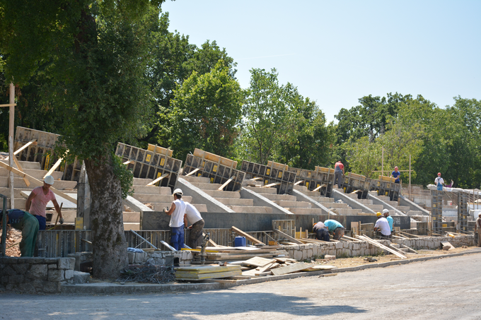 Skupna zmogljivost hipodroma bo ostala nespremenjena, okrog pet tisoč sedišč.  | Foto: Andreja Lončar