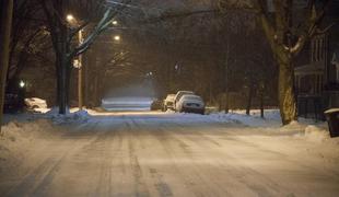 ZDA zajel snežni vihar. New York se je izognil najhujšemu. (foto in video)