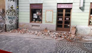 V središču Ljubljane odpadel del pročelja #foto