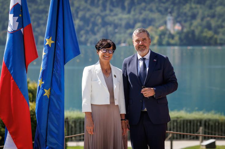 Evropska komisarka za širitev Marta Kos ter minister za zunanje in evropske zadeve Tone Kajzer na BSF | Foto: Nebojša Tejić/STA