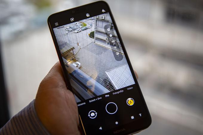 Tistim, ki jim privzete nastavitve kamere pametnega telefona Nokia 7.1 ne zagotavljajo želenih fotografij, bo prav prišel način dela Pro, kjer lahko sami nastavljajo parametre snemanja.  | Foto: Bojan Puhek