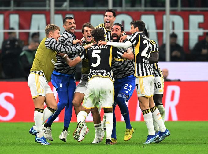 Veselje nogometašev Juventusa, ki so se približali milanskima kluboma na prvih dveh mestih. | Foto: Reuters