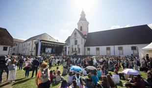 Na festivalu Stična mladih več tisoč udeležencev, pozdravila jih je tudi Pirc Musar #video