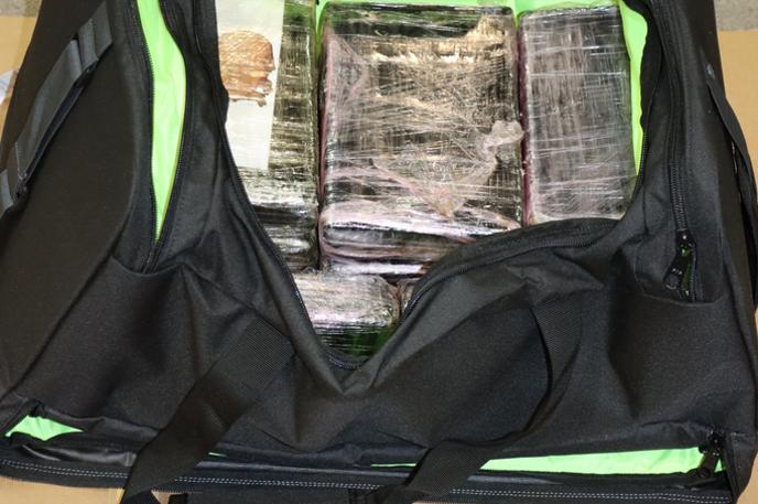 Zasežena večja količina prepovedanih drog | Preprodajalca so ujeli med poskusom predaje. | Foto generalna policijska uprava