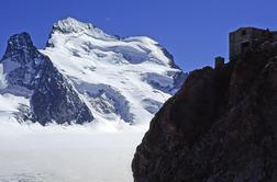 Snežni plaz v francoskih Alpah zasul šolarje