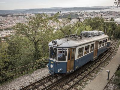 Legendarni tramvaj z Opčin po dolgih letih spet pripeljal v Trst