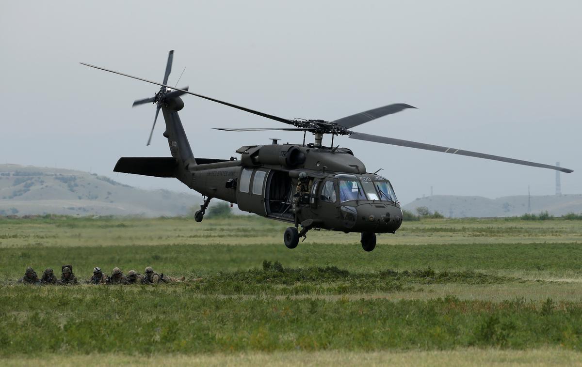 Helikopter Black Hawk UH-60 | V Washingtonu poudarjajo, da je bil posel sklenjen v okviru zunanjepolitičnih in varnostnih prizadevanj ZDA, da bi okrepili zaveznice v Natu. | Foto Reuters