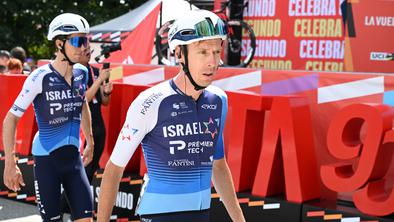 Ekipni kronometer UAE Emirates, Vingegaard spet v rdečem, kolesarji Israel-Premier Tech tarča protestnikov #video