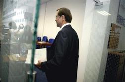 Peterle ne namerava vstopiti v KDS