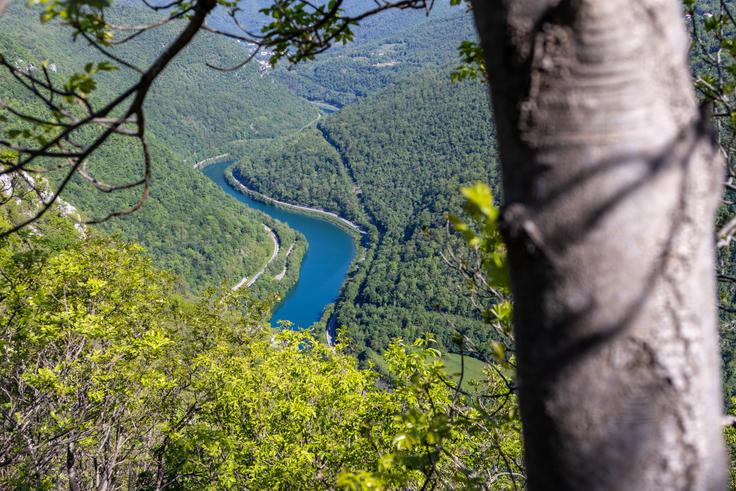 S pogledom na Sočo nadaljujemo proti Vrhovljam. | Foto: Matej Podgoršek