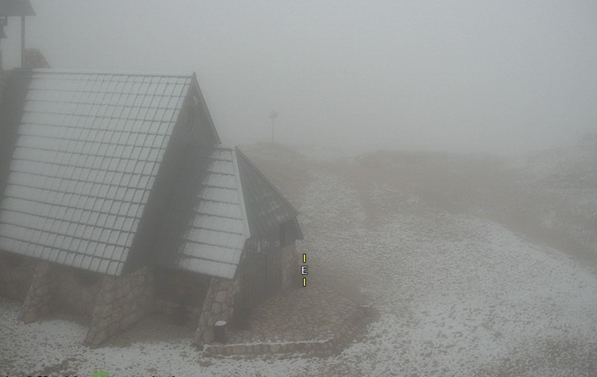 kredarica. sneg. | To leto je sneg na Kredarici zapadel mesec dni kasneje kot lansko leto, snežna odeja pa je za polovico tanjša.  | Foto ARSO/meteo.si