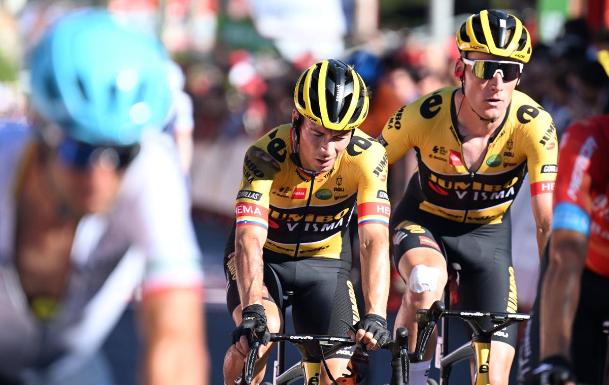 Primož Roglič, Vuelta22 | Primož Roglič je v padcu med zaključnim sprintom 16. etape staknil veliko ran in odrgnin, k sreči pa si ni ničesar zlomil. | Foto Guliverimage