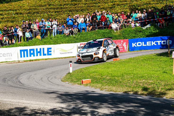 Atraktivna in hitra vožnja Marka Škulja in Pie Šumer (citroen C3 rally2). | Foto: Bruno Sotenšek