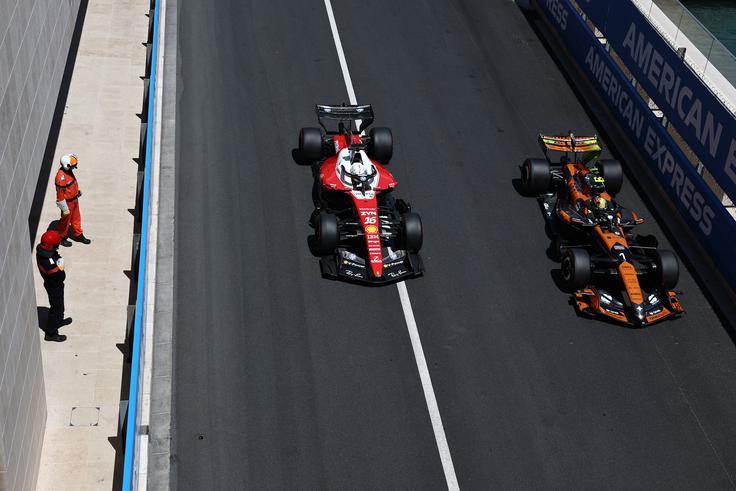 Charles Leclerc bo v drugi vrsti, oba McLarnova dirkača pa šele v četrti štartni vrsti. | Foto: Reuters