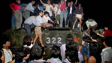 V Pekingu in Hongkongu poostreni ukrepi ob 35. obletnici pokola na Trgu nebeškega miru