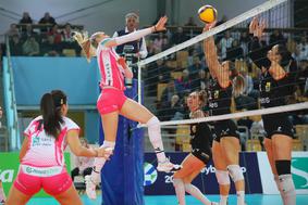 Pred odhodom ostale brez prvega trenerja, nato v Švici končale evropsko pot