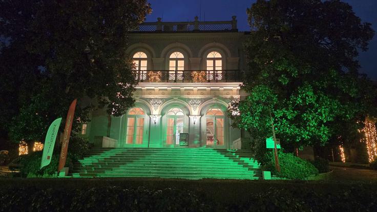 Villa Angiolina v eni izmed barv (decembrske) nočne osvetlitve | Foto: Srdjan Cvjetović