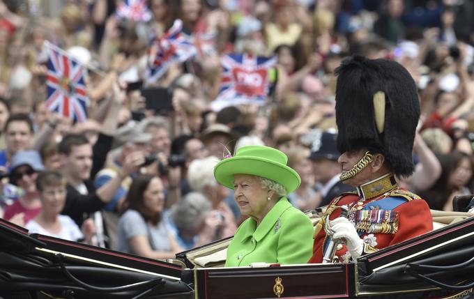 Parada Trooping the Colour, na kateri vsa Velika Britanija slavi kraljičin rojstni dan, bo tudi letos odpovedana. | Foto: Reuters