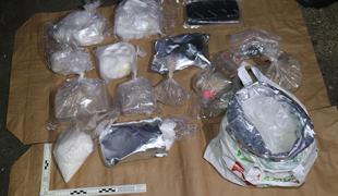 Skrivali za 79 kilogramov različnih drog, policija pridržala 17 ljudi #foto #video