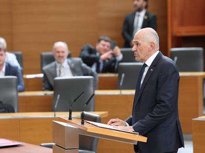 Poslanci potrdili: Janez Janša je novi mandatar