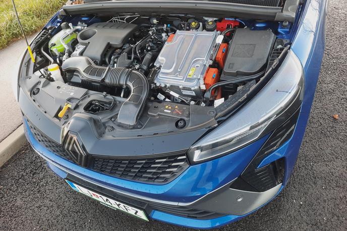Renault clio | Čeprav je Renault močno vpet v razvoj električnih pogonov, predstavljajo hibridni pogoni tudi zanje nepogrešljivi del ponudbe novih avtomobilov. | Foto Aleš Črnivec