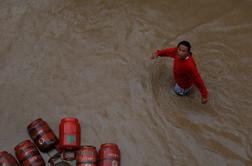 Poplave in plazovi v Nepalu in Indiji zahtevali več kot 60 življenj