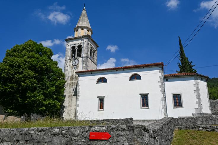 Izhodišče za najkrajši vzpon na Trstelj je vas Lipa. | Foto: Matej Podgoršek