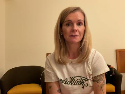 Slovenska popotnica, ki je obtičala na letališču v Dubaju, za Siol.net: Ni prijetno #video