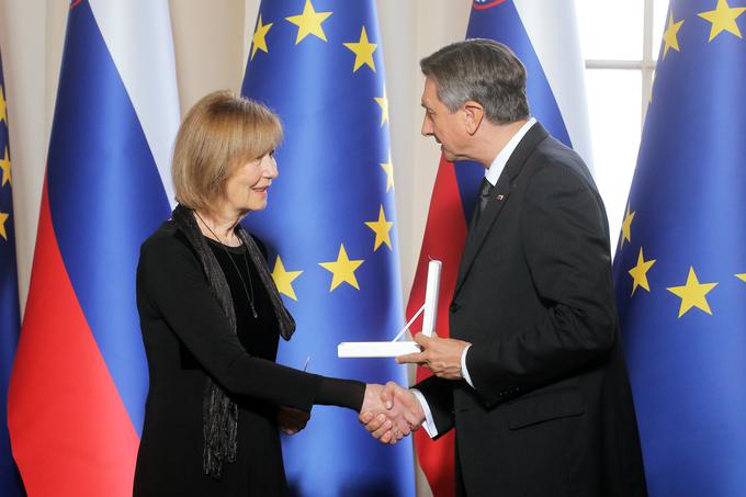 Predsednik Borut Pahor je decembra Kodru podelil srebrni red za zasluge, prevzela ga je skladateljeva žena Helena Koder. | Foto: STA ,