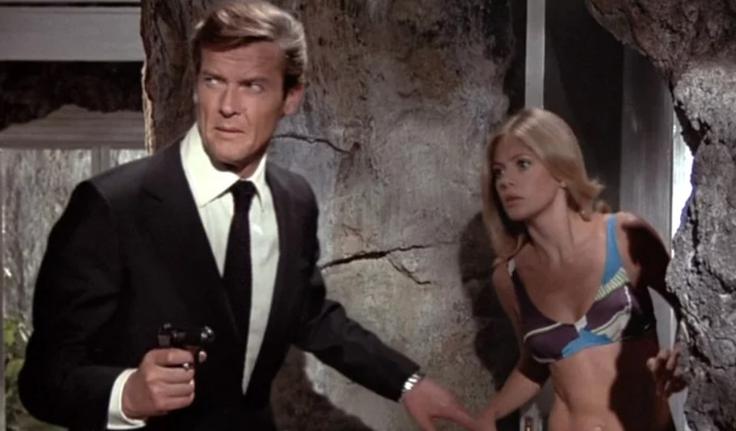 Roger Moore in Britt Eckland. | Foto: Matt Rainis