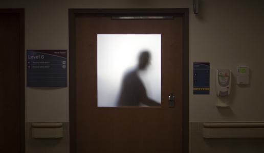 Grozljivka v Nemčiji: medicinski tehnik obtožen posilstva pacientov med anestezijo