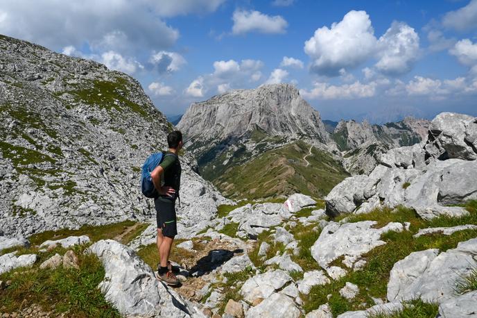 Konjski špik Rosskofel Karnijske Alpe | Pogled z vzpona na Konjski špik proti sosednjemu Velikemu Koritniku. | Foto Matej Podgoršek