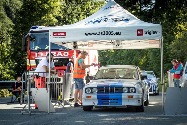 Domen Agnič in Jure Podpečan sta z BMW M3 slavila v diviziji III. | Foto: Reli Železniki