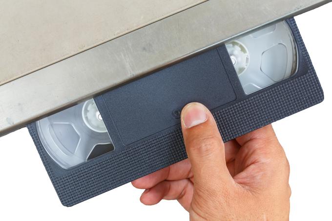 Prvi predvajalniki in snemalniki za videokasete z magnetnimi trakovi so se pojavili pred več kot pol stoletja, množično pa so začeli vstopati v domove, ko je prav tako japonski proizvajalec Sony predstavil prve cenejše modele.  | Foto: Thinkstock