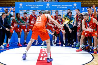 Cedevita Olimpija s trojko v zaključku tekme do šeste zaporedne superpokalne lovorike