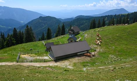 Pohodnik na Kofcah izgubil zavest in kljub oživljanju umrl