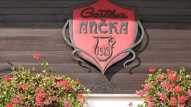 Gostilna Ančka: tradicija gigantskih štrukljev