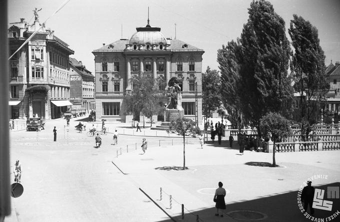 Prešernov trg leta 1949. (foto: Božo Štajer, hrani: MNZS)

 | Foto: 