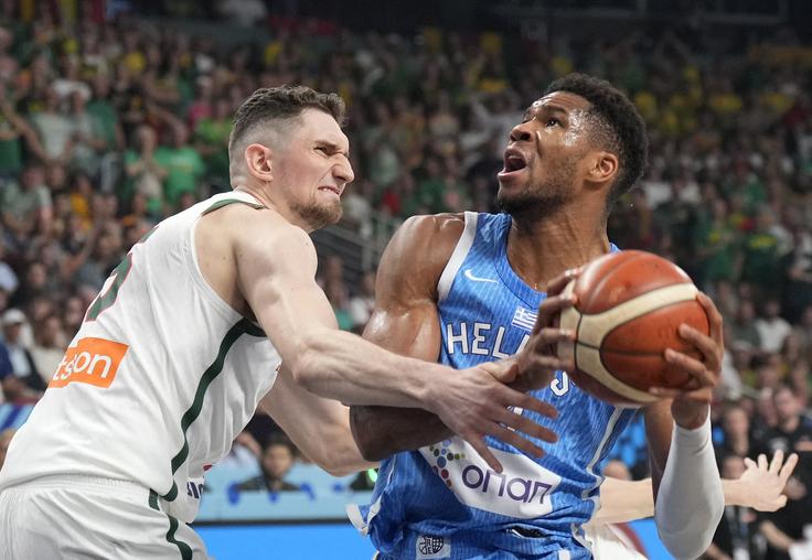Gannis Antetokounmpo se je z Grčijo uvrstil v polfinale. | Foto: Reuters