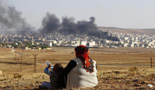 Turčija dovolila iraškim Kurdom, da se pridružijo boju za Kobane (video)