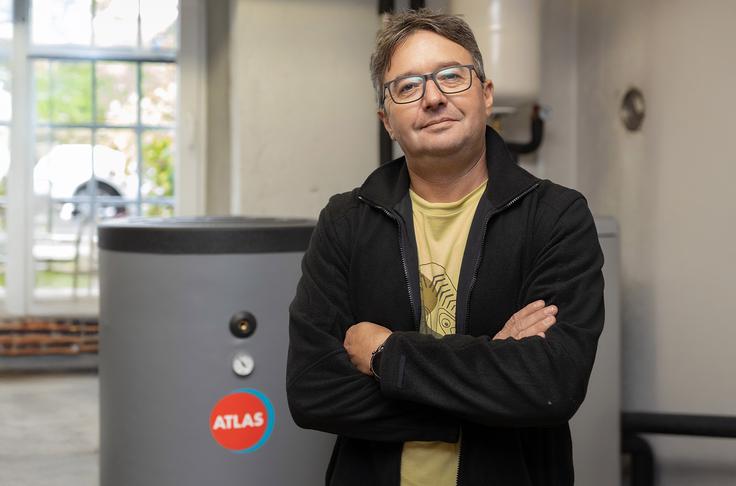 Gregor Tršar, zadovoljni lastnik Atlas geotermalne toplotne črpalke. | Foto: Atlas trading d.o.o.