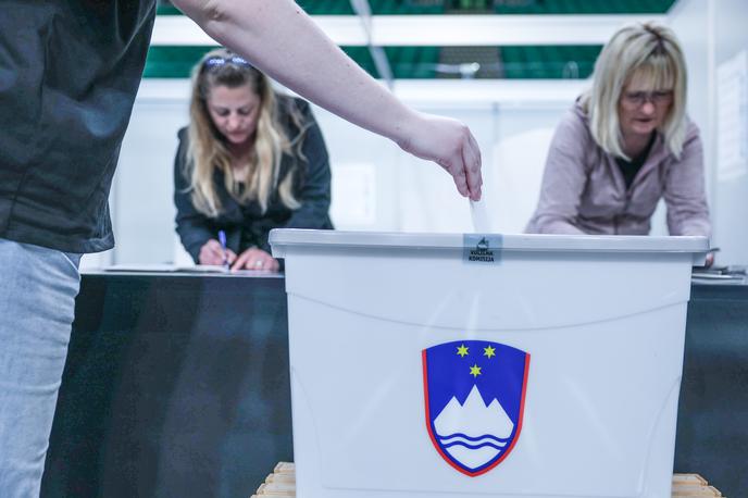Predčasno glasovanje - zakonodajni referendum o Zakonu o dodatku k pokojnini za izjemne dosežke na področju umetnosti | Predčasno glasovanje bo tokrat potekalo na 97 voliščih. | Foto Ana Kovač