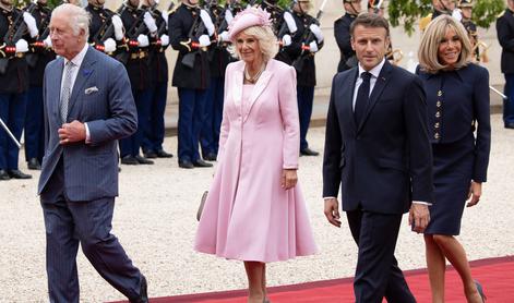 Novi posnetki: kaj se dogaja med Macronom in ženo Brigitte?