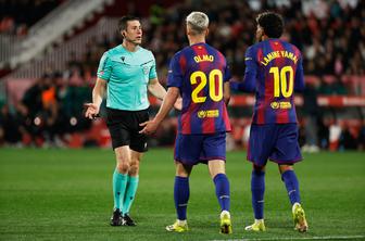 Realu se smeji: nov hud udarec za Barcelono, ki znova besni nad sodniki