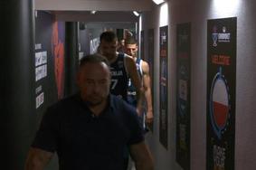Kdo je človek, ki kot senca Dončiću sledi na vsakem koraku?
